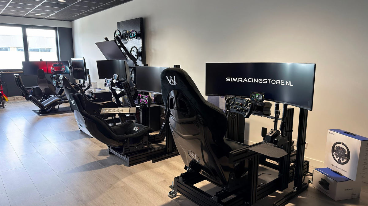 Simracingstore showroom in Ter Aar overzicht van verschillende race simulatoren van Next Level Racing, MOZA, Conspit, Wolf Racing en Res-Tech
