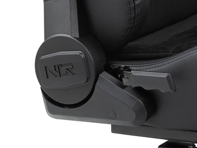 Next Level Racing GTRacer 2.0 Cockpit - close-up van hendel voor het verstellen van de rugleuning
