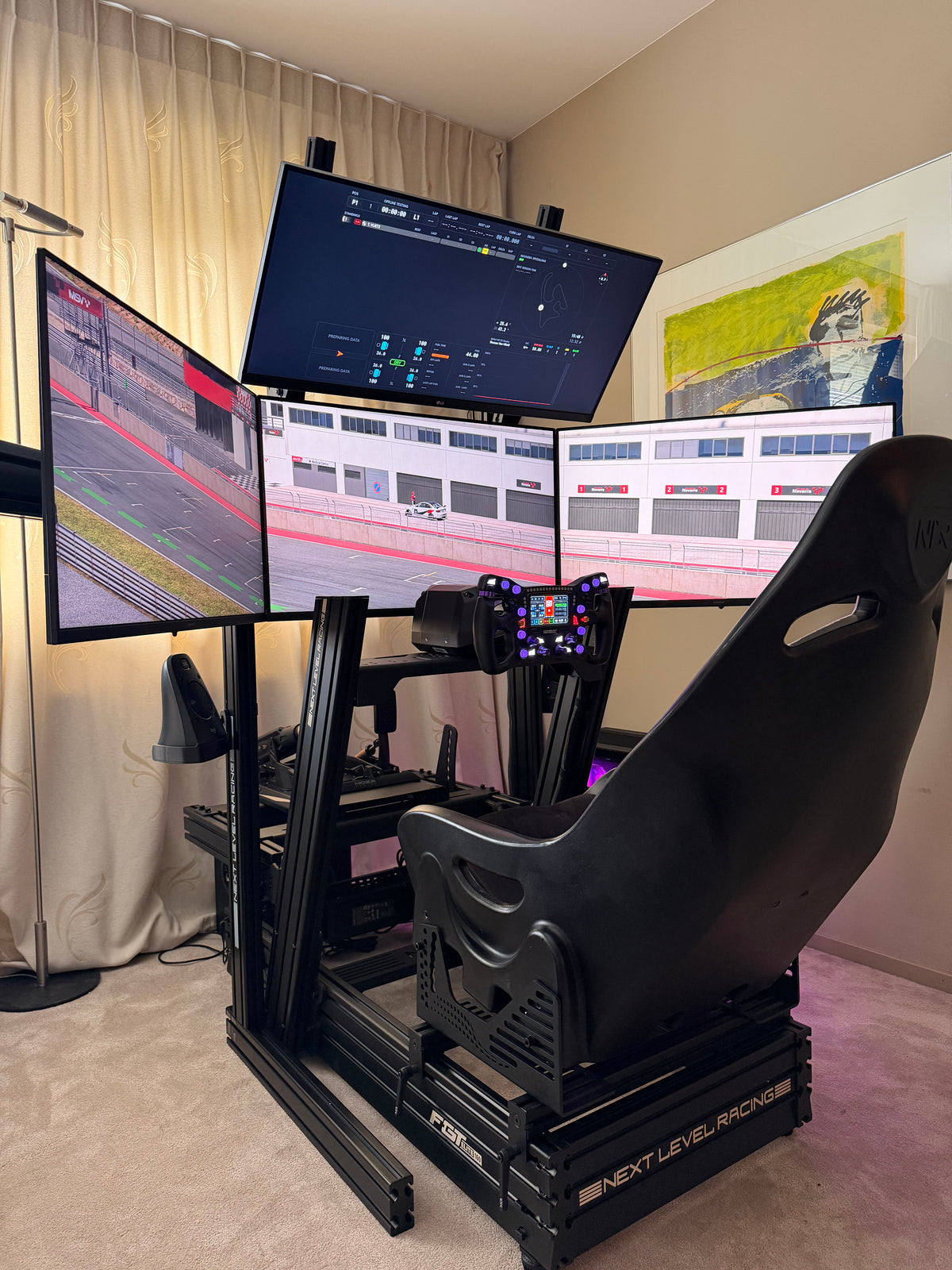 Simracingstore complete race simulator met Next Level Racing F-GT Elite 160 wheel plate edition cockpit, ES1 stoel, Conspit Ares Platinum 20Nm direct drive wheelbase, MAX01 formule stuur, MOZA mBooster active pedalen, triple 32 inch gaming monitoren met een 34 inch ultra wide overhead monitor